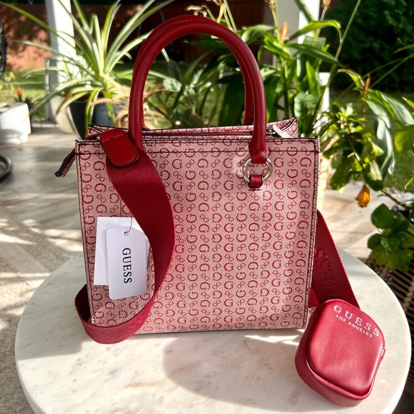 🤍❤️GUESS❤️🤍Classic Red❤️🤍Brand New❤️ NEW Guess Crossbody Handbag - Picture 3 of 6